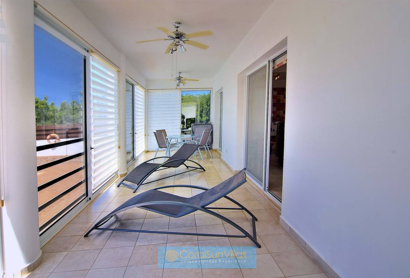 Villa 200m zum Coral Bay Strip, großer Pool in Peyia, Südzypern