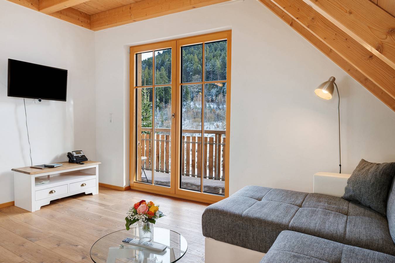 Ganze Wohnung, Ferienwohnung 'Katzensteig' mit Bergblick, Gemeinschaftsterrasse und Wi-Fi in Alpirsbach, Kinzigtal