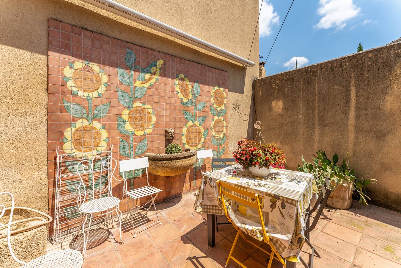 Holiday Home 'L'oustalet' with Private Terrace, Wi-Fi and Air Conditioning in Saint-Hilaire-d'Ozilhan, Nimes region