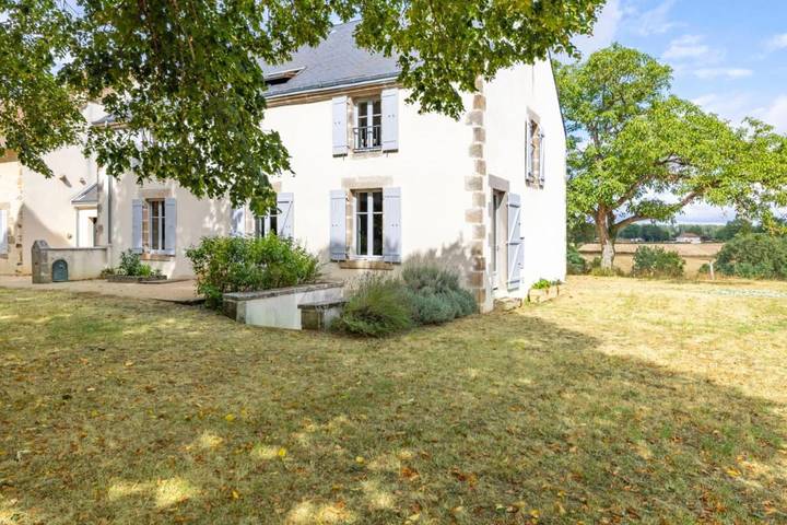 Location de vacances pour 12 personnes, avec Terrasse et Jardin à Briantes