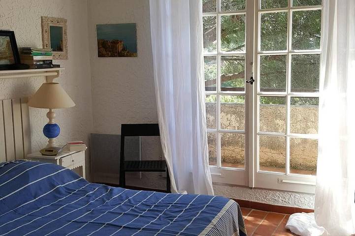 Location de vacances pour 5 personnes, avec balcon et piscine dans Plage de Gigaro - 2