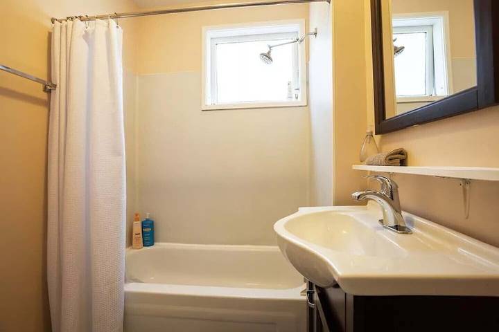 Holiday rental for 3 people, with garden and terrace, with pets in Victoria (BC)