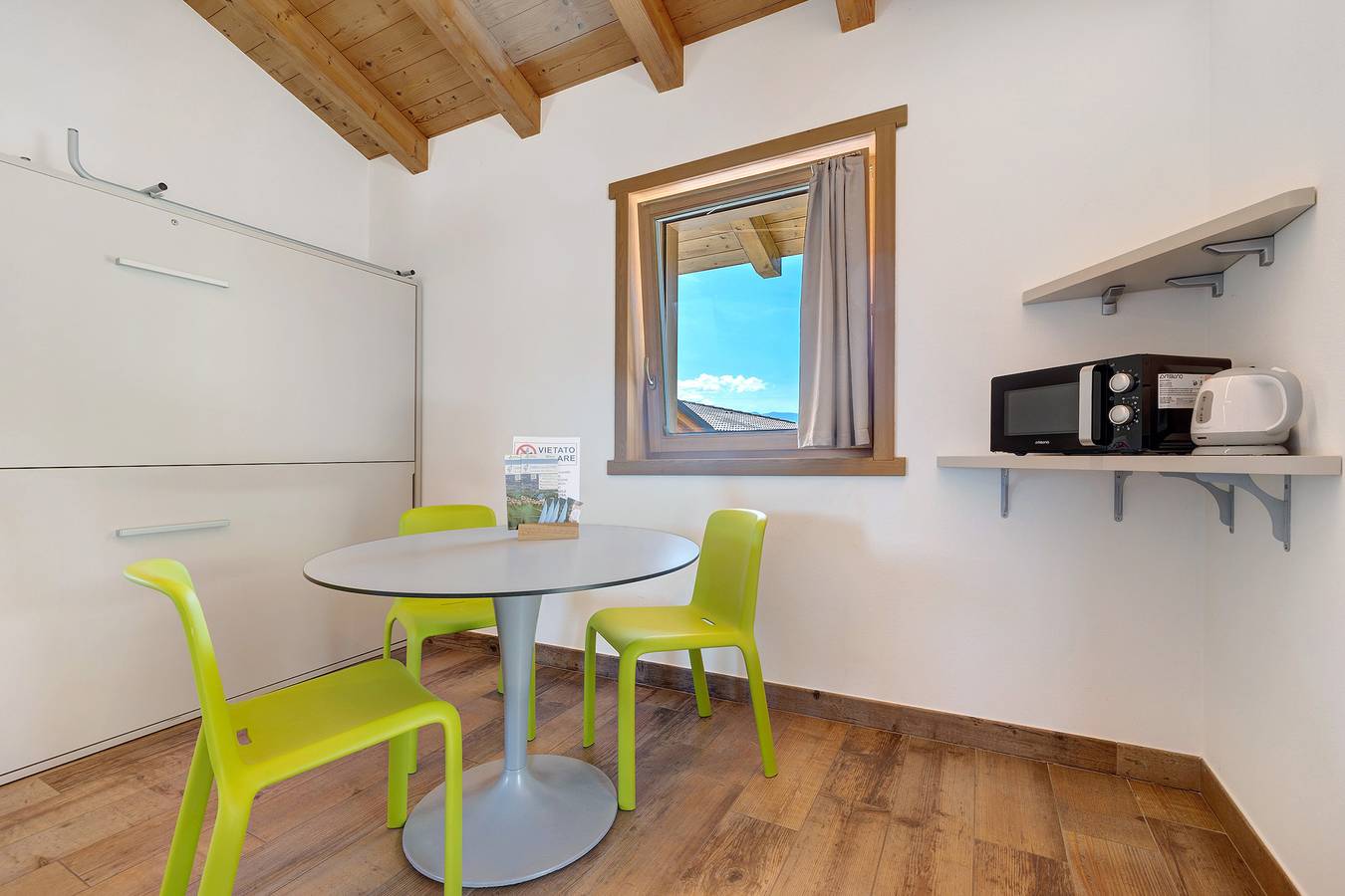 Habitación 'Fiorini Dependance' con vistas a la montaña, Wi-Fi y aire acondicionado in Isera, Montañas Garda