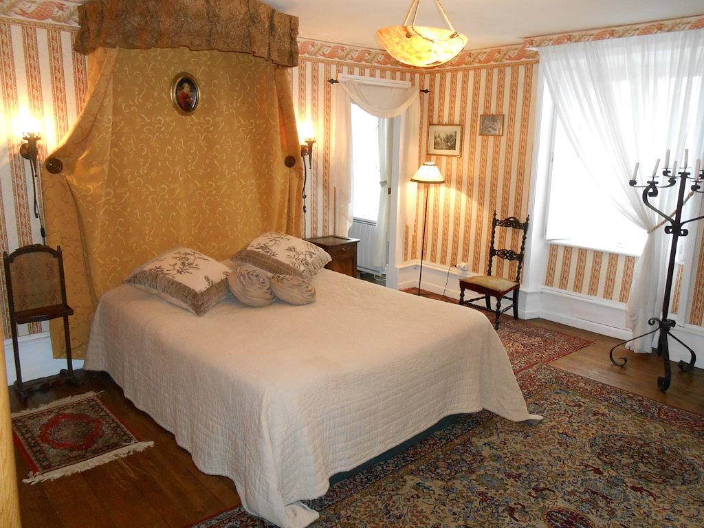 Château de Courbelimagne - Suite (2 pièces + tour + tourelle + boudoir) in Raulhac, Région d'Aurillac