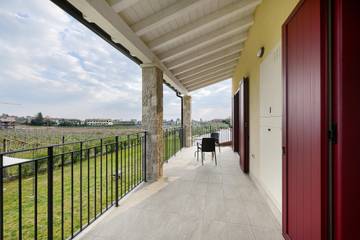 Holiday Rental for 3 People in Bardolino, Garda Mountains, Photo 4