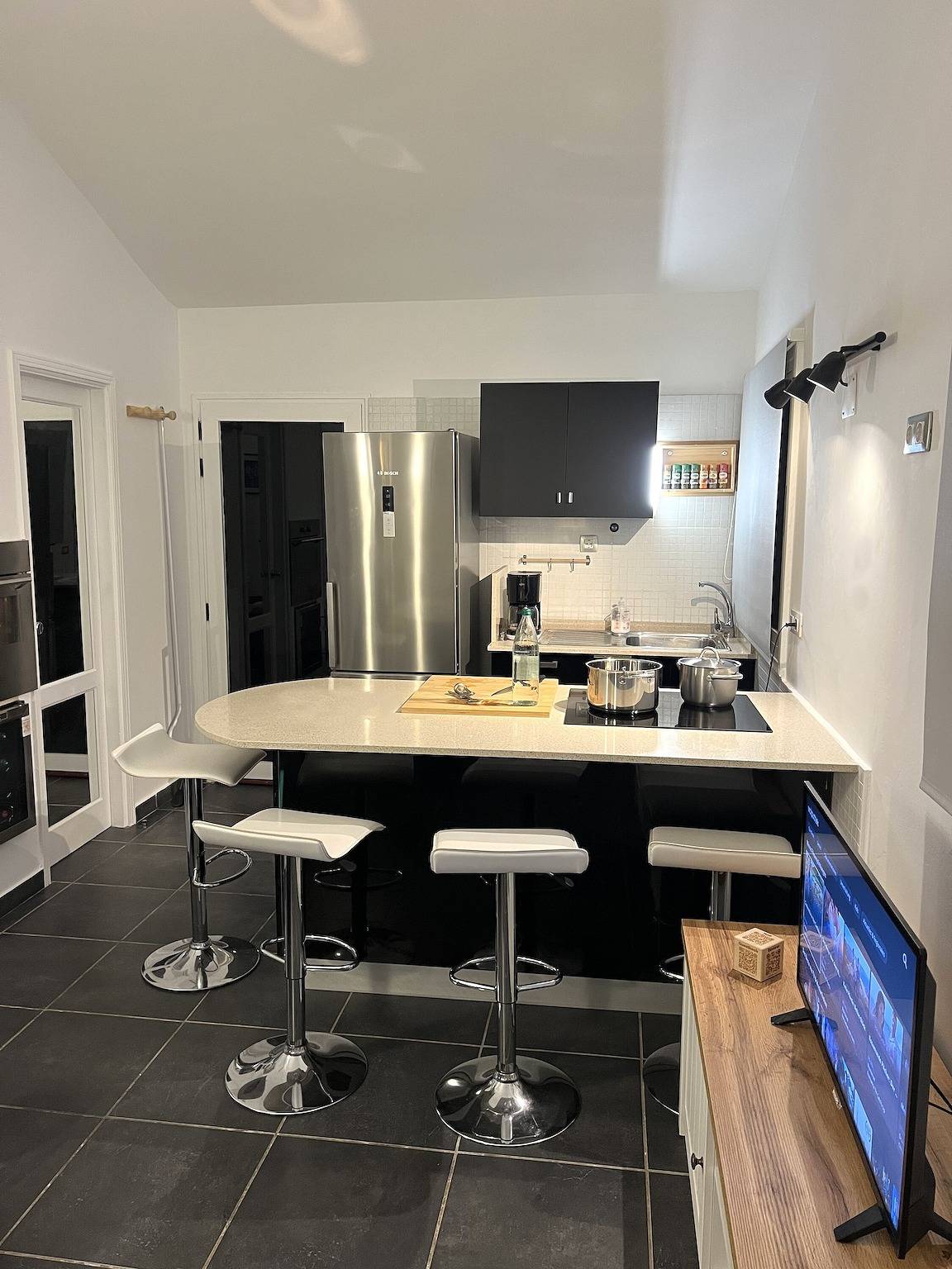 Entire apartment, Vacation Apartment 'La Barca Sunny Rooftop' with Sea View, Shared Terrace and Wi-Fi in El Cotillo, La Oliva