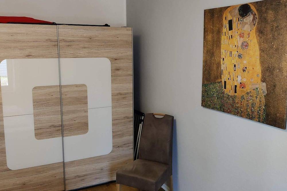 Ganze Wohnung, Gemütliche Ferienwohnung direkt am See in herrlicher Natur in Nienhäger Hütte, Krakow am See