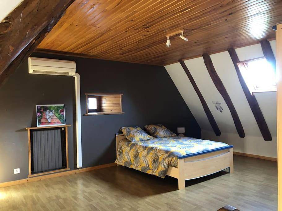 Five-Bedroom House in Oradour, Région de Saint-Flour