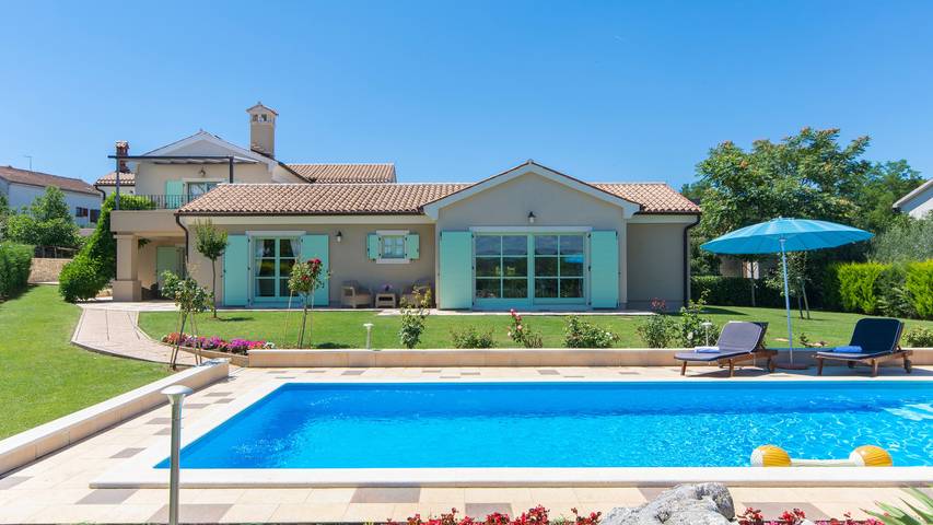 Villa für 10 Personen, mit Terrasse und Garten, kinderfreundlich in Istrien