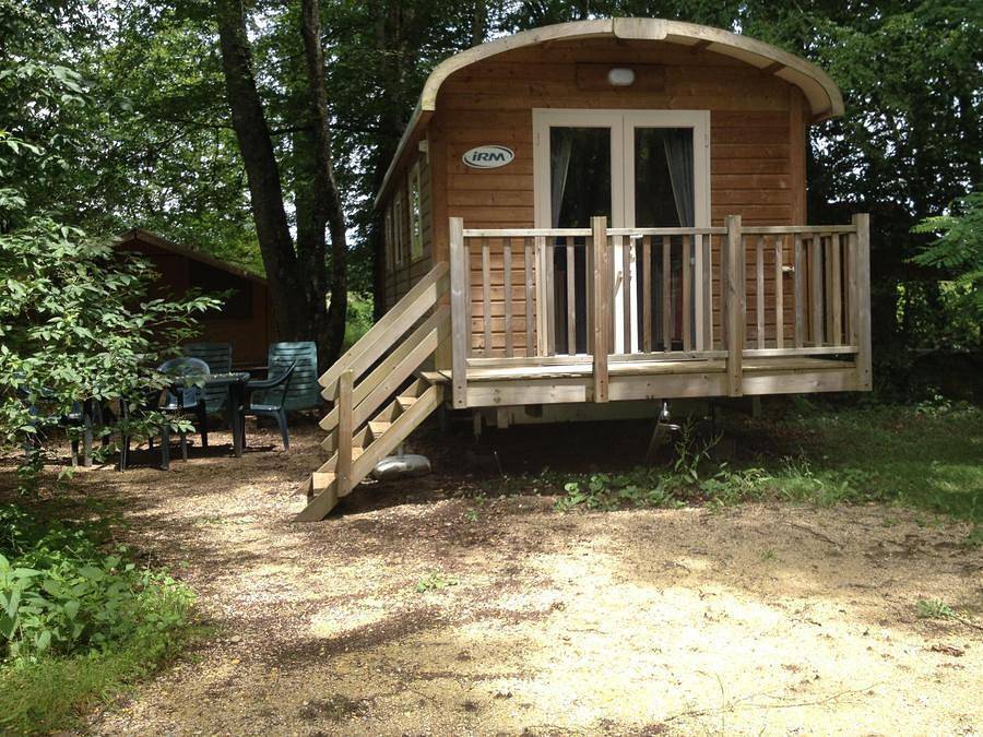 Flower Camping La Sagne  - Alojamiento 4 personas - Roulotte Standard 20m² (2 habitaciones) - muebles de jardín para 4 personas. in Vitrac, Périgord Noir