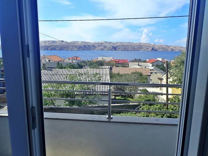 Ferienhaus für 5 Personen, mit Balkon und Terrasse in Karlobag