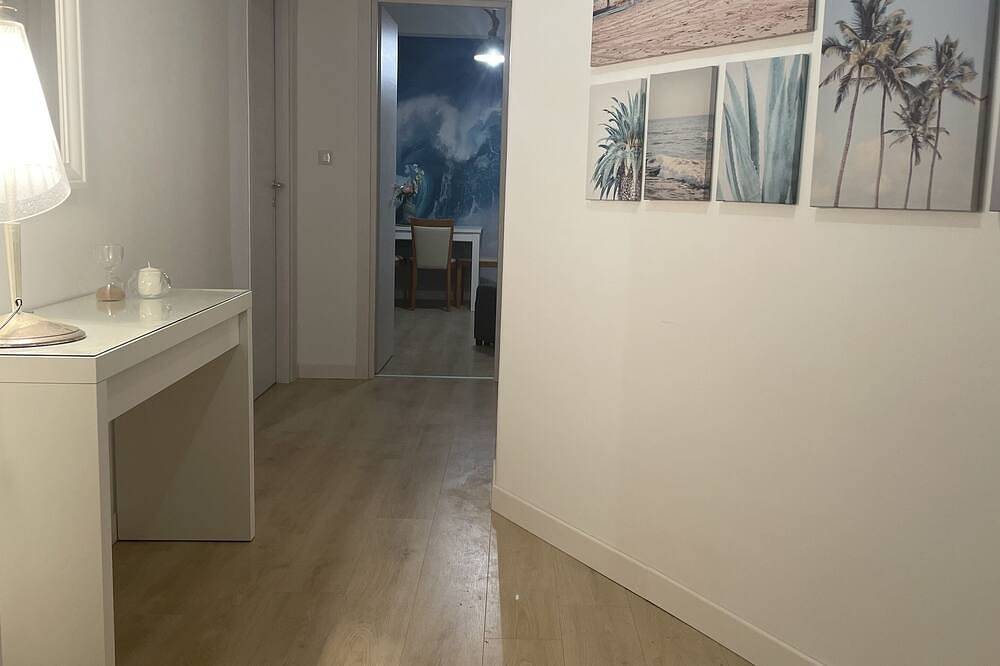 Entire apartment, Luxury vacation home with reserved parking space in Giardini-Naxos, Messina Province