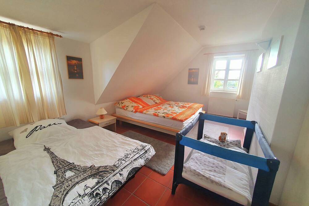Ganze Wohnung, 350 m bis zum Strand und Ostsee großzügiges Feriendorf auf Rügen Natur und Ruhe in Kreptitz, Dranske