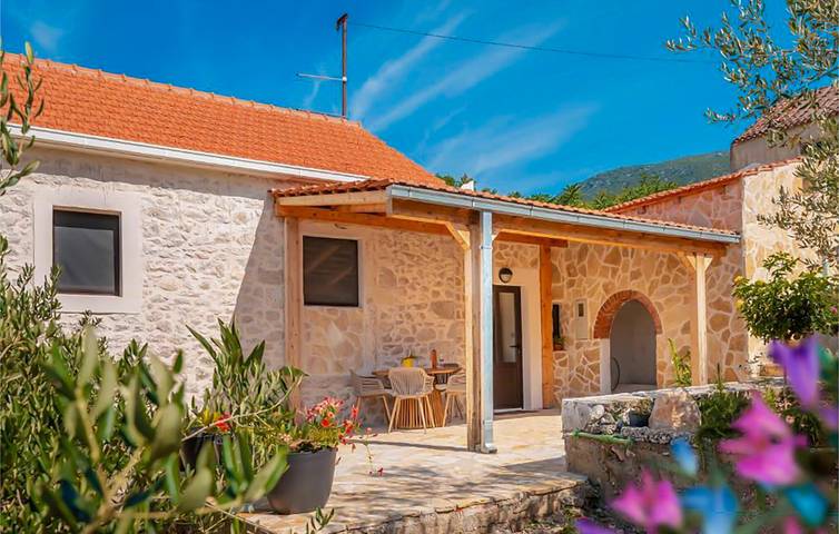Charmante 75 m² große Wohnung mit Terrasse, WLAN, Klimaanlage und Parkplatz in Dubrovnik-Neretva