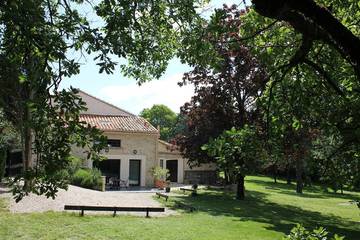 Gîte pour 2 personnes, avec terrasse et jardin à Lamillarié