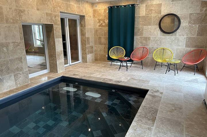 Location de vacances pour 14 personnes, avec Jacuzzi et Terrasse ainsi que Jardin et Piscine dans Frignicourt