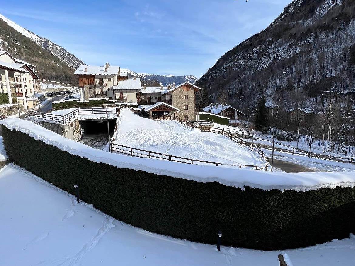 Entire holiday apartment, By Holiday World in Pré-Saint-Didier, Comune di Pré-Saint-Didier