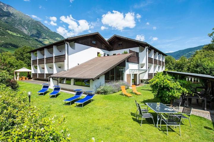 BnB für 2 Personen, mit Balkon und Terrasse sowie Whirlpool und Garten in Naturns