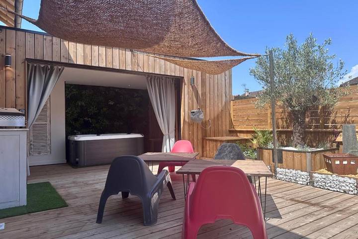 Maison de vacances pour 6 personnes, avec sauna ainsi que jacuzzi et terrasse