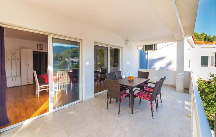Ganze Ferienwohnung, Gemütliche 300 m zum Strand: Klimatisierte Wohnung mit Terrasse und Parkplatz in Blace, Dubrovnik-Neretva