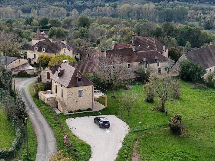 Location de vacances pour 6 personnes, avec vue et jardin, animaux acceptés à Saint-Aubin-de-Nabirat