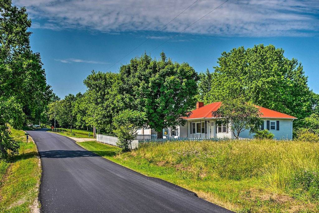Cottage w/ Deck & Bbq: 2 Mi to Dale Hollow Lake! in Dale Hollow Lake
