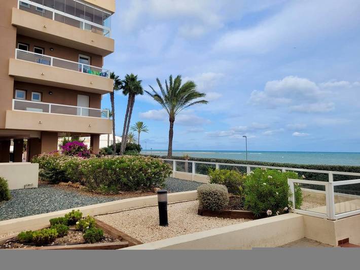 Ganze Wohnung, 2Br Ocean View Beach Apartment | Pool | La Manga in La Manga del Mar Menor, Cartagena