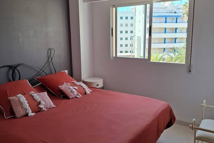 Appartement entier, Bel appartement Stella en 1ère ligne sur la mer avec piscine, palmier in Piles, Costa de Valencia