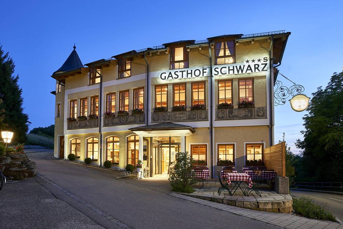 Hotel-Gasthof Schwarz - Doppelzimmer Economy mit Wlan und Tv in Mehring (Bayern), Landkreis Altötting
