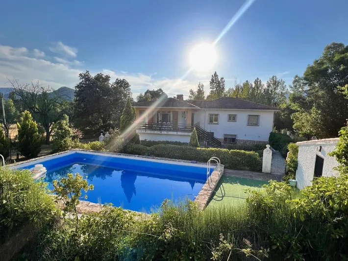 Casa de vacaciones para 11 personas, con jardín además de vistas y piscina - 1