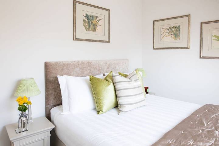 City Centre Mews House For 6 in Chichester, West Sussex