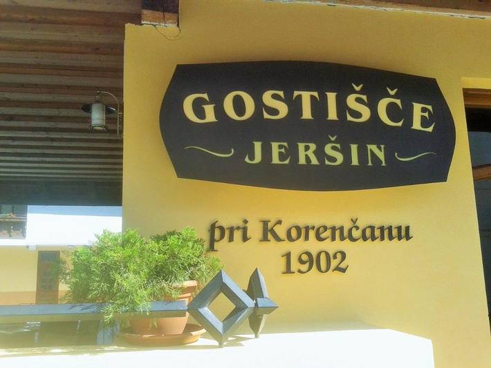 Gîte, avec Terrasse à Logatec