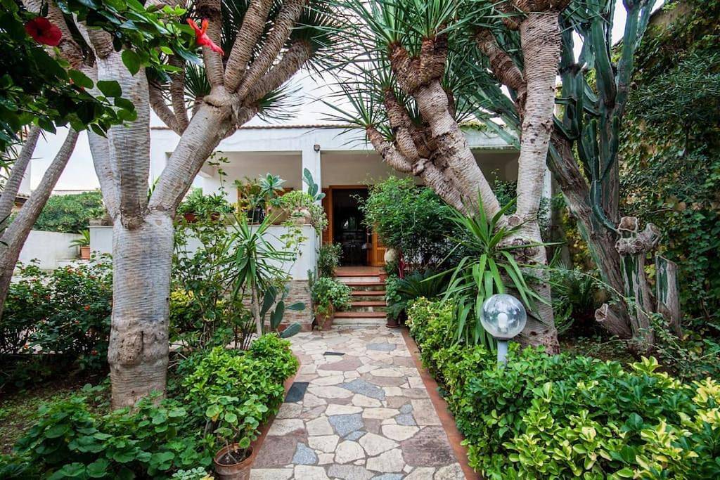 Three-Bedroom Villa in Tonnara di Bonagia, Valderice
