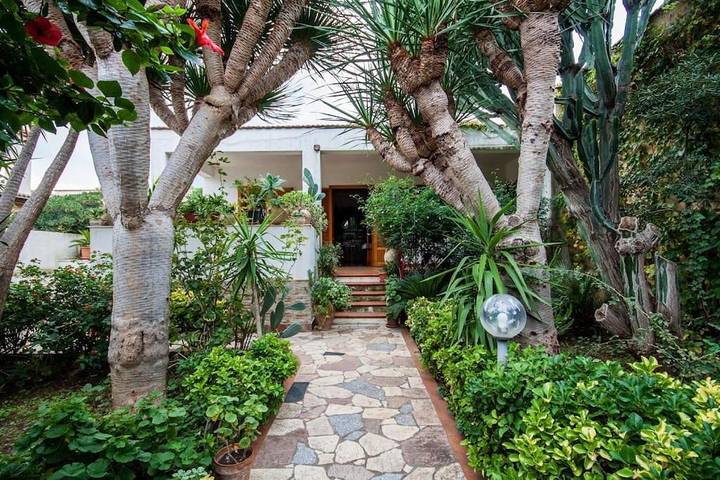 Villa per 7 persone, con Balcone e Terrazza nonché Giardino e Panorama a Valderice