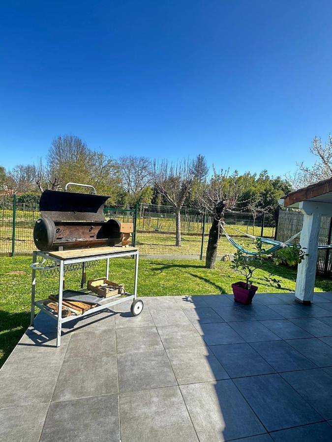 Location de vacances pour 8 personnes, avec jardin et terrasse à L'Isle-d'Espagnac - 4