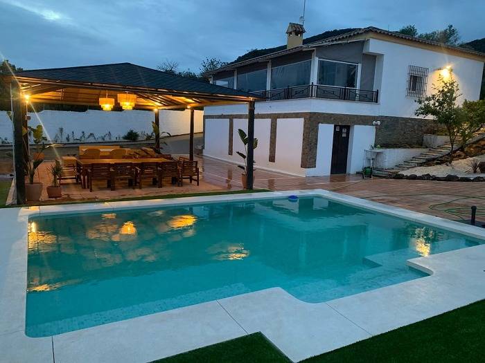 Ferienhaus für 13 Personen, mit Balkon/Terrasse und Garten sowie Pool in Cordoba
