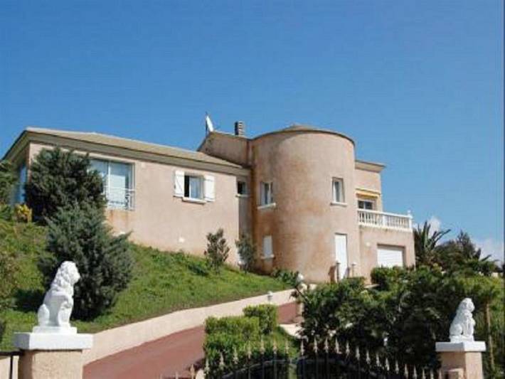 Location de vacances pour 6 personnes, avec jardin ainsi que vue et piscine à Sisco - 3