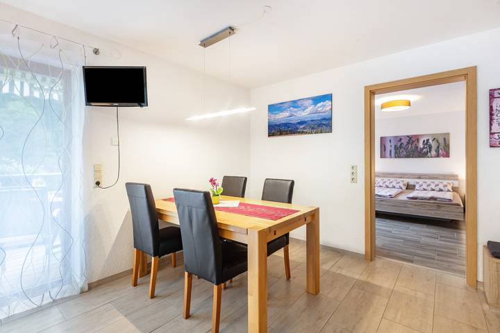 Ganze Wohnung, Ferienwohnung Sonnenberg" mit privater Terrasse, privatem Garten und Wi-Fi in Rheinfelden (Baden), Südschwarzwald