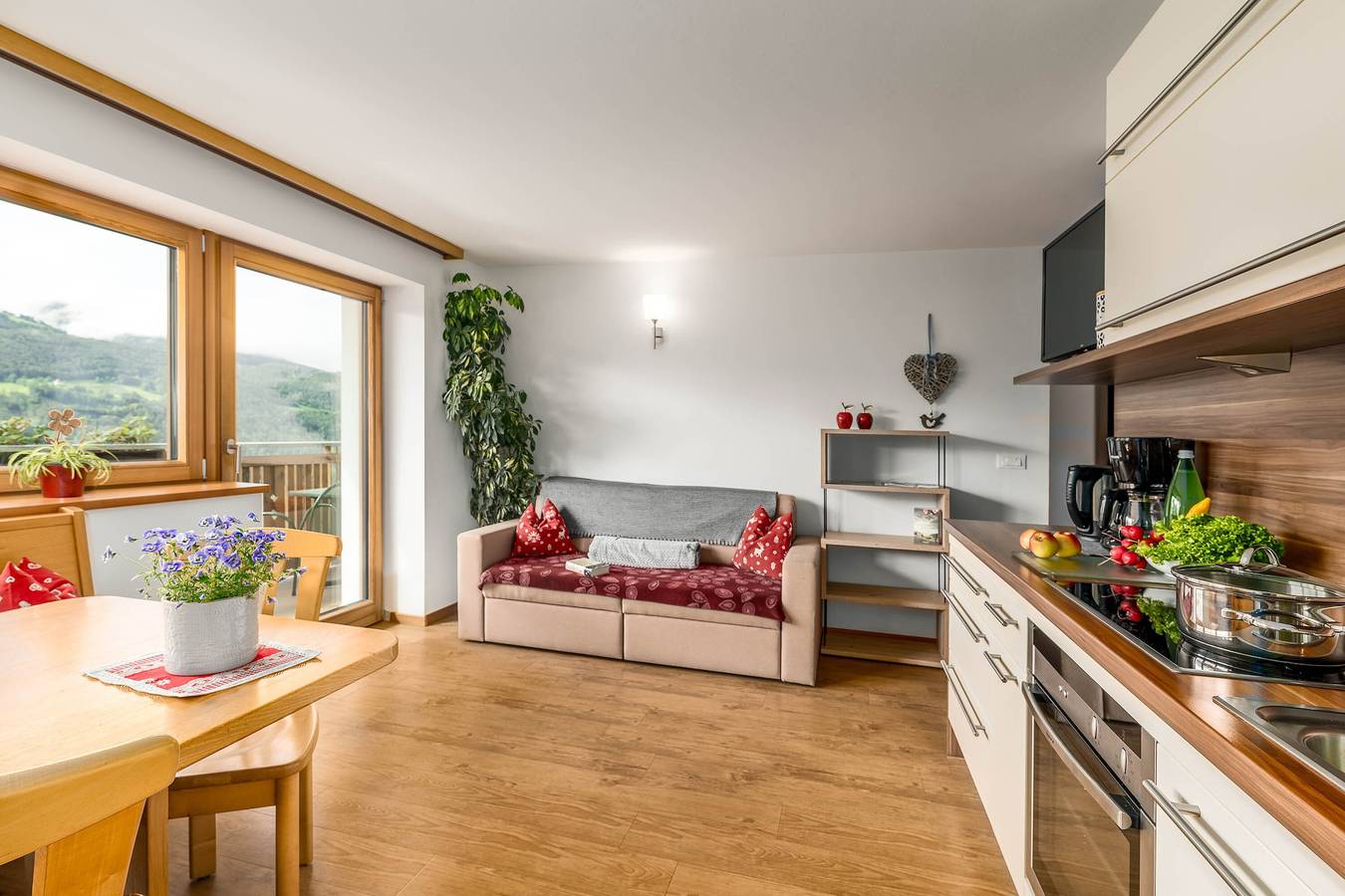 Ganze Wohnung, Huberhof Apartment 'Golden Delicious' mit Bergblick, Garten und Wlan in Pedraz, Dolomiti Superski