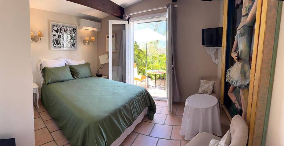 Chambre d’hôte pour 2 personnes, avec vue et jardin ainsi que piscine et terrasse à Aigues-Mortes - 4