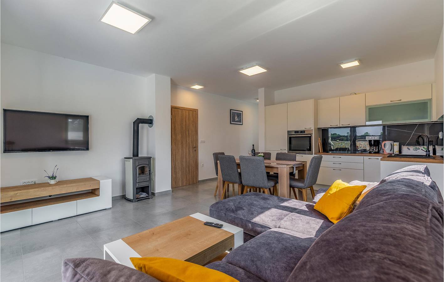 Charmante 130 m² große Wohnung mit Pool, Terrasse und WLAN in der Nähe des Stadtzentrums von Sisan in Pula, Südküste Istrien