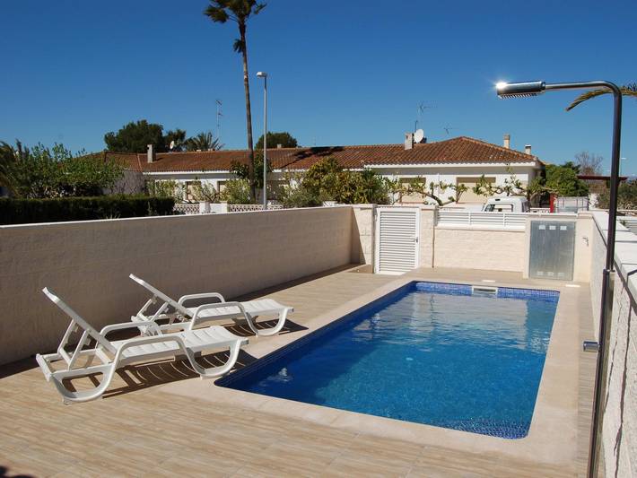 Location de vacances pour 4 personnes, avec terrasse et piscine à Riumar - 3