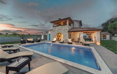 Location de vacances pour 10 personnes, avec sauna ainsi que jacuzzi et terrasse, animaux acceptés à Loborika