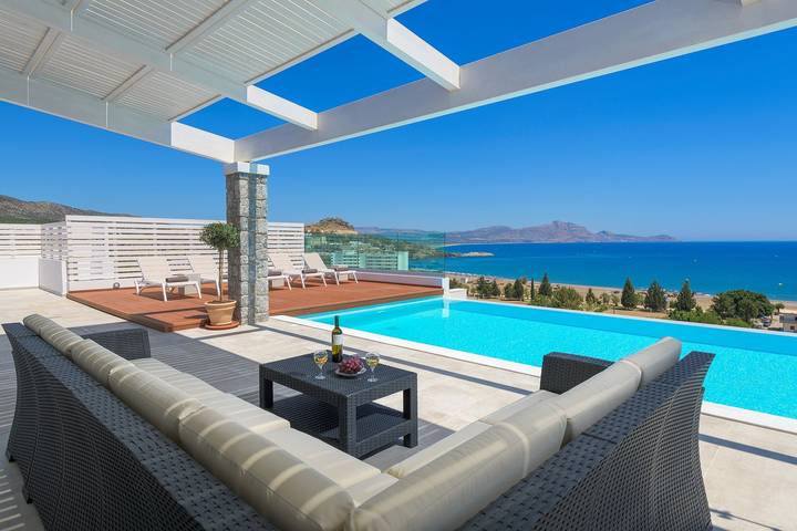 Villa für 12 Personen, mit Meerblick und Balkon sowie Terrasse und Garten auf Rhodos