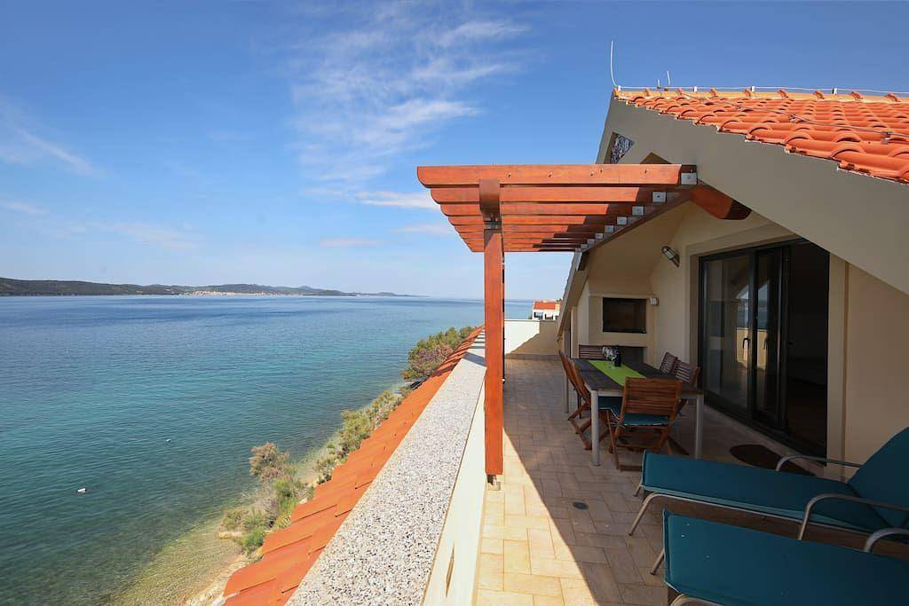 Cały apartament wypoczynkowy, Penthouse for five people with a balcony in Bibinje, Zadar
