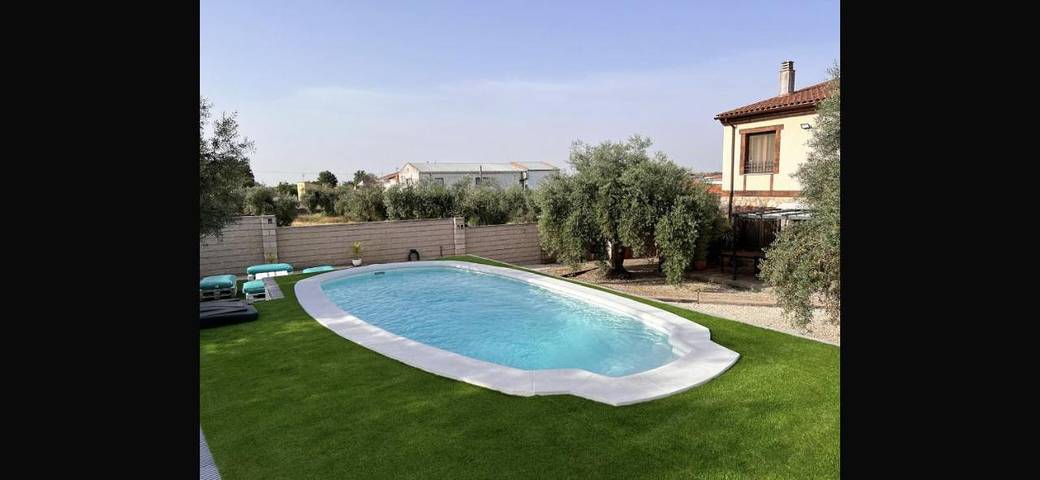 Casa rural con piscina para 11 personas, con vistas además de jardín y piscina, Familias con niños en Sierra de Montánchez - 2