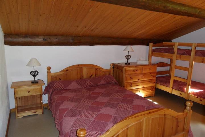 Entire apartment, 5min from the village center, 3-bedroom gite, in the mountains, quiet, superb view in Arêches, Beaufort (Rhône-Alpes)