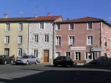Gîte pour 6 personnes, avec jardin et terrasse, animaux acceptés à Ferrières-sur-Sichon