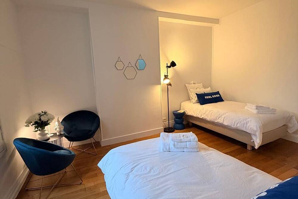 Maison avec parking, proche centre - 15 pers. in Le Mans, Sarthe