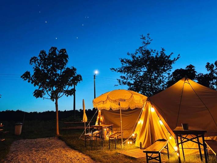 Tienda para 4 personas, con piscina además de terraza y jardín en El Pino